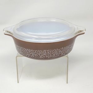Pyrex Woodlore 471-B casserole dish and lid